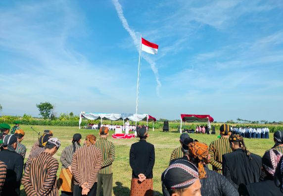 Kades dan Perangkat Desa Rejosari Mengikuti Upacara Bendera 17 Agustus 2023 di Kecamatan Kangkung